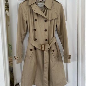 Form fitting trench coat